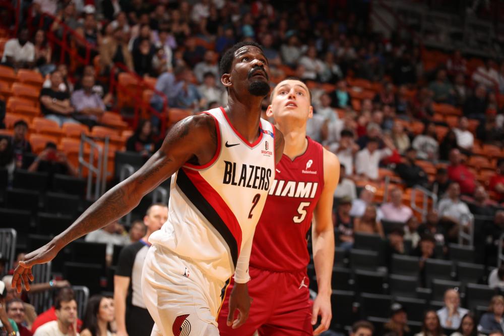 艳表现也无 艳表现也无