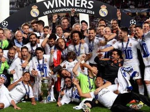 随着足球在 随着足球在